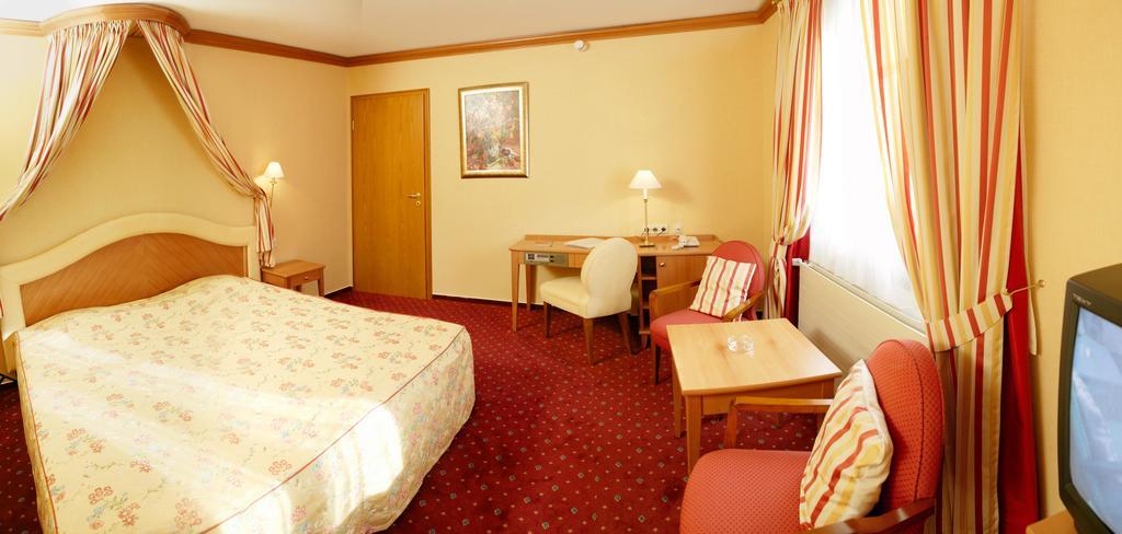 - Restaurant Dahm Hotel Erpeldange